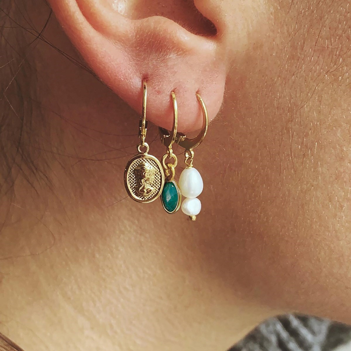 Boucles pierre calcédoine aqua dorées à l'or fin 24k GAÏA