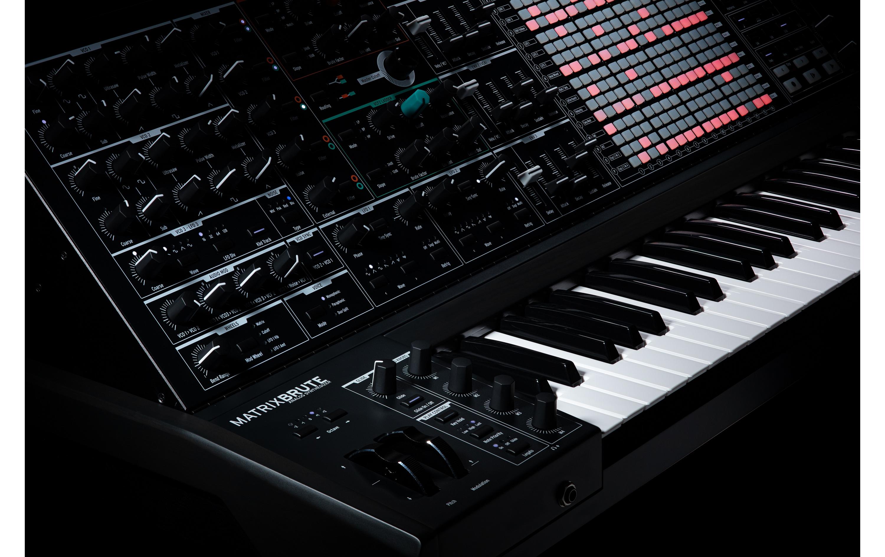 Synthesizer MatrixBrute – Noir Edition<br>Analoger Matrix Synthesizer