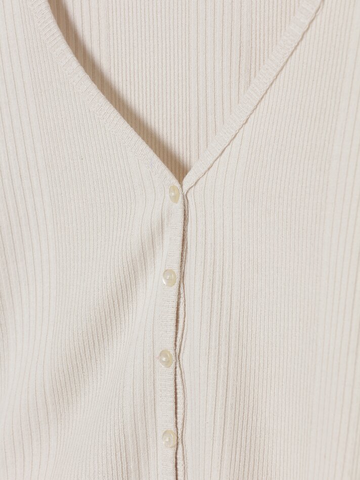 Camiseta com botões - Areia clara