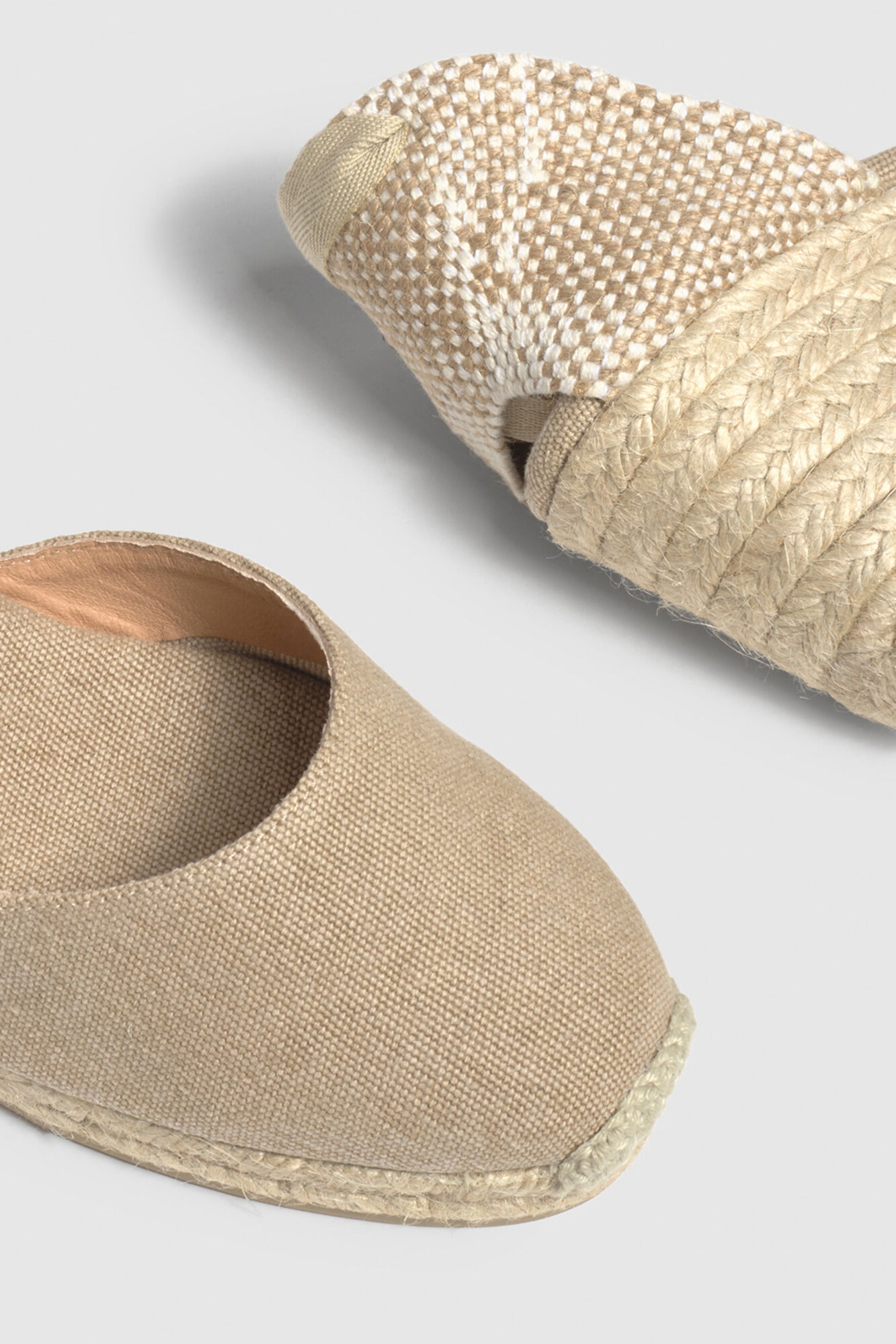 Chinelo com plataforma. Lona fofa - Areia.