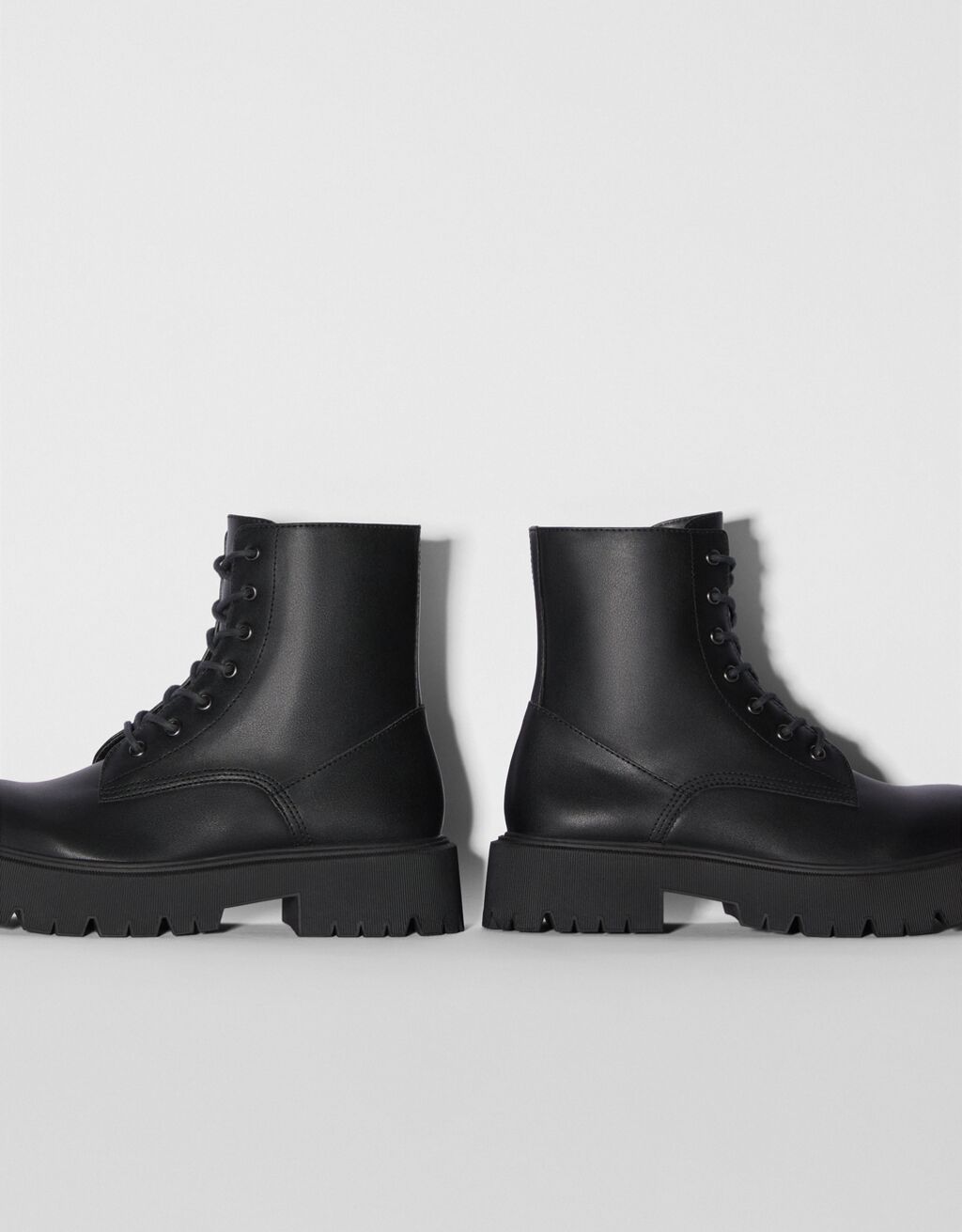 Botas de cano curto sem cadarço