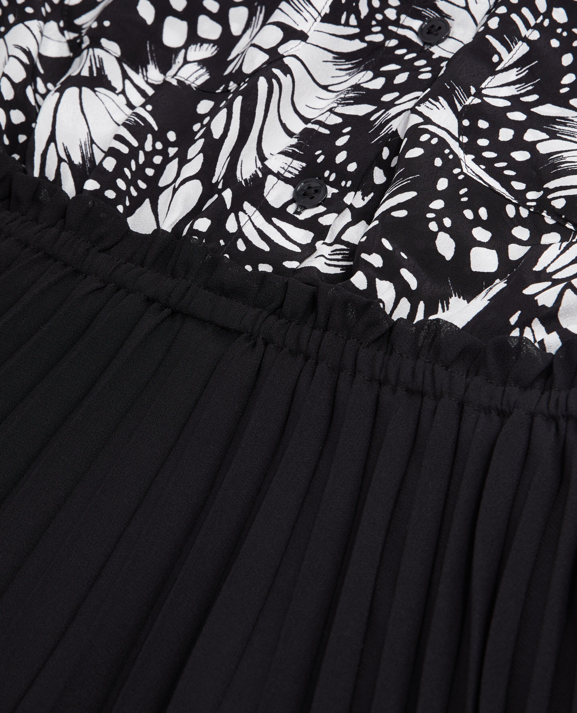 Robe courte plissée imprimée