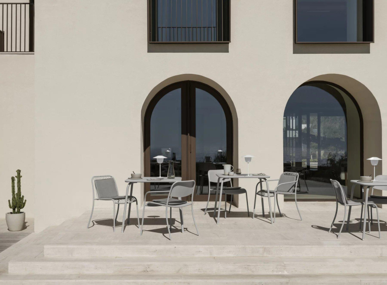Blomus Yua bijzettafel Outdoor 80x80x74 Granite Grey