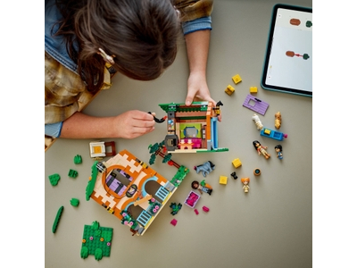 LEGO Ponyboerderij en stal (42654)