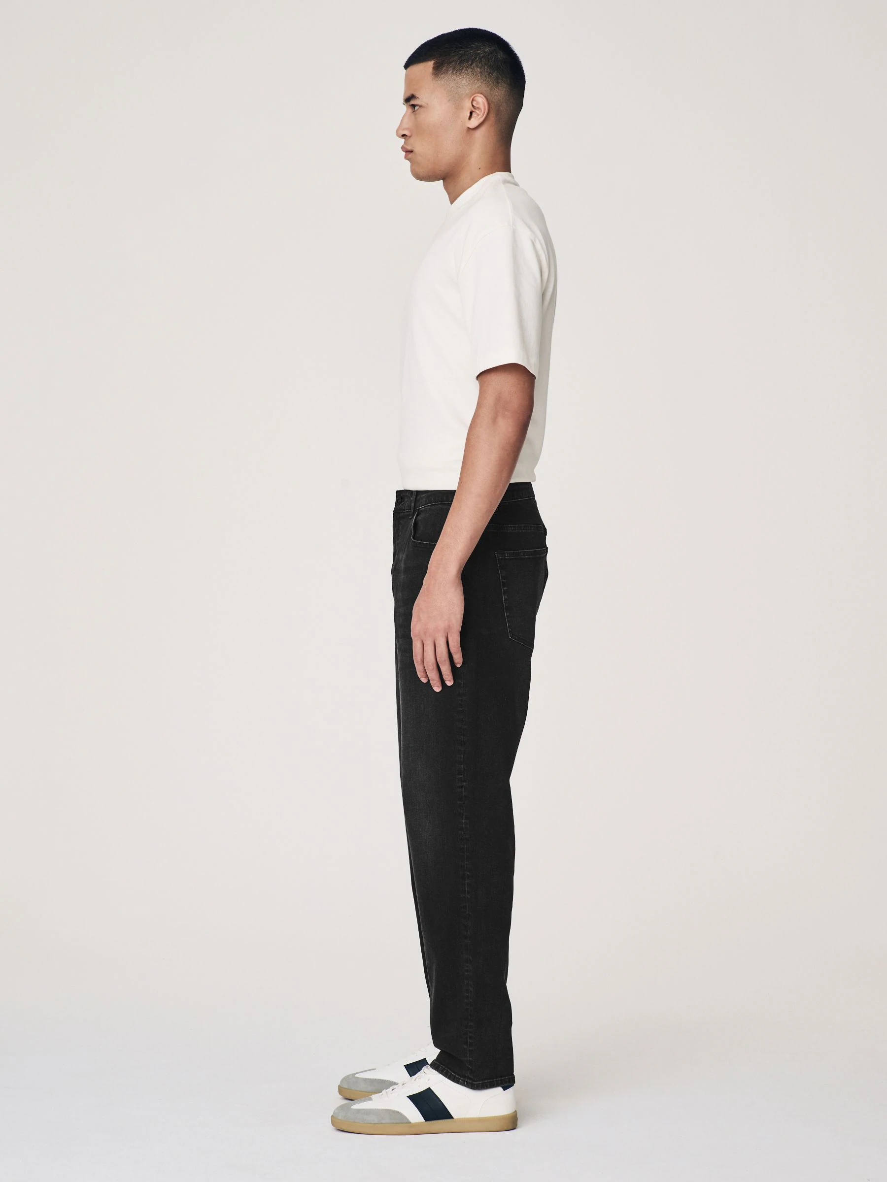 Zwart - Klassieke stretchjeans met standaard taps toelopende pasvorm