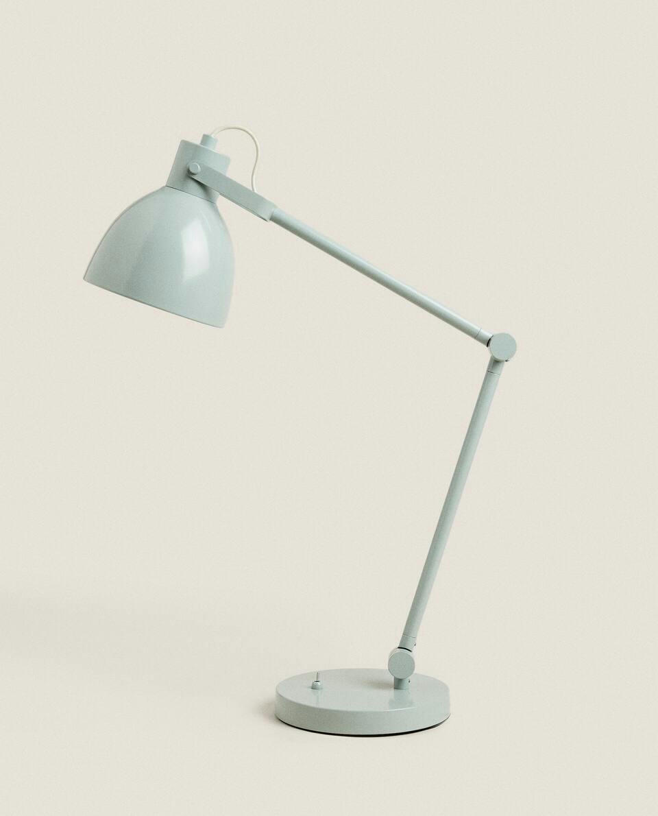 LUMINÁRIA DE MESA LAQUEADA COM BRAÇO ARTICULADO