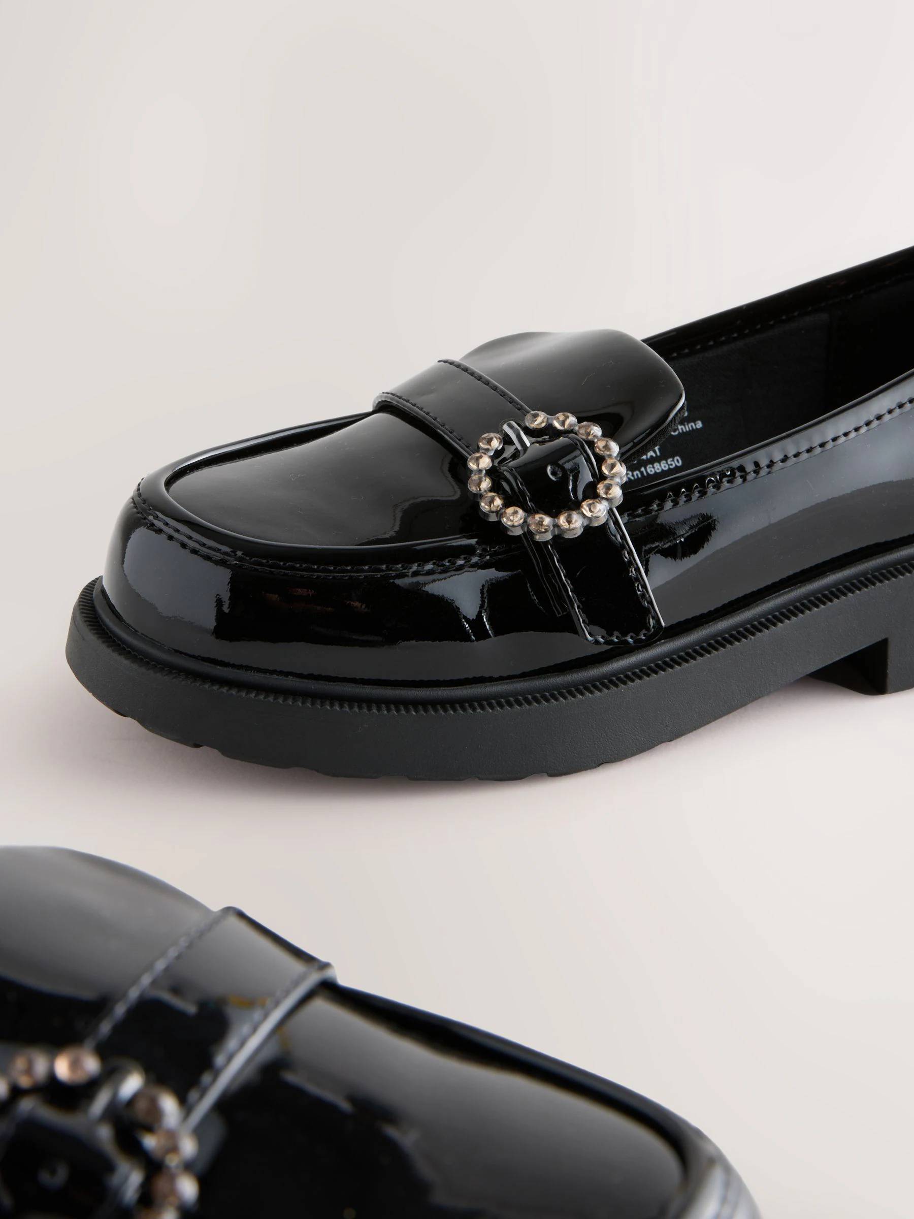 Zwart lak - Diamante Brooch School Loafers