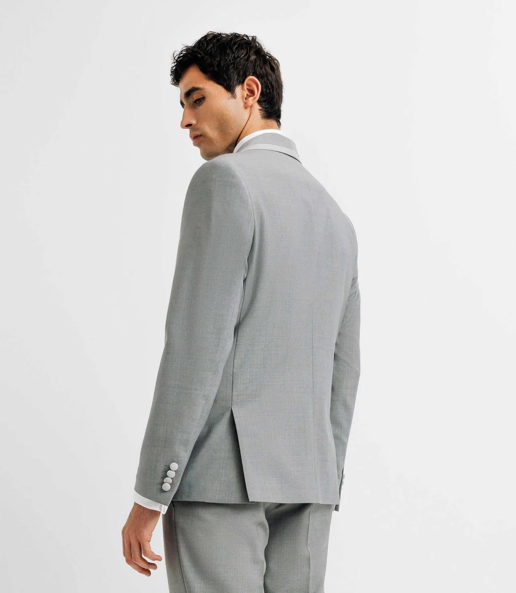 Costume de cérémonie gris clair