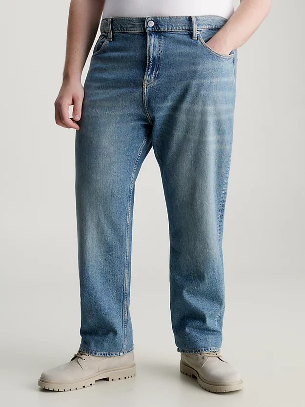 Calça jeans afunilada plus size