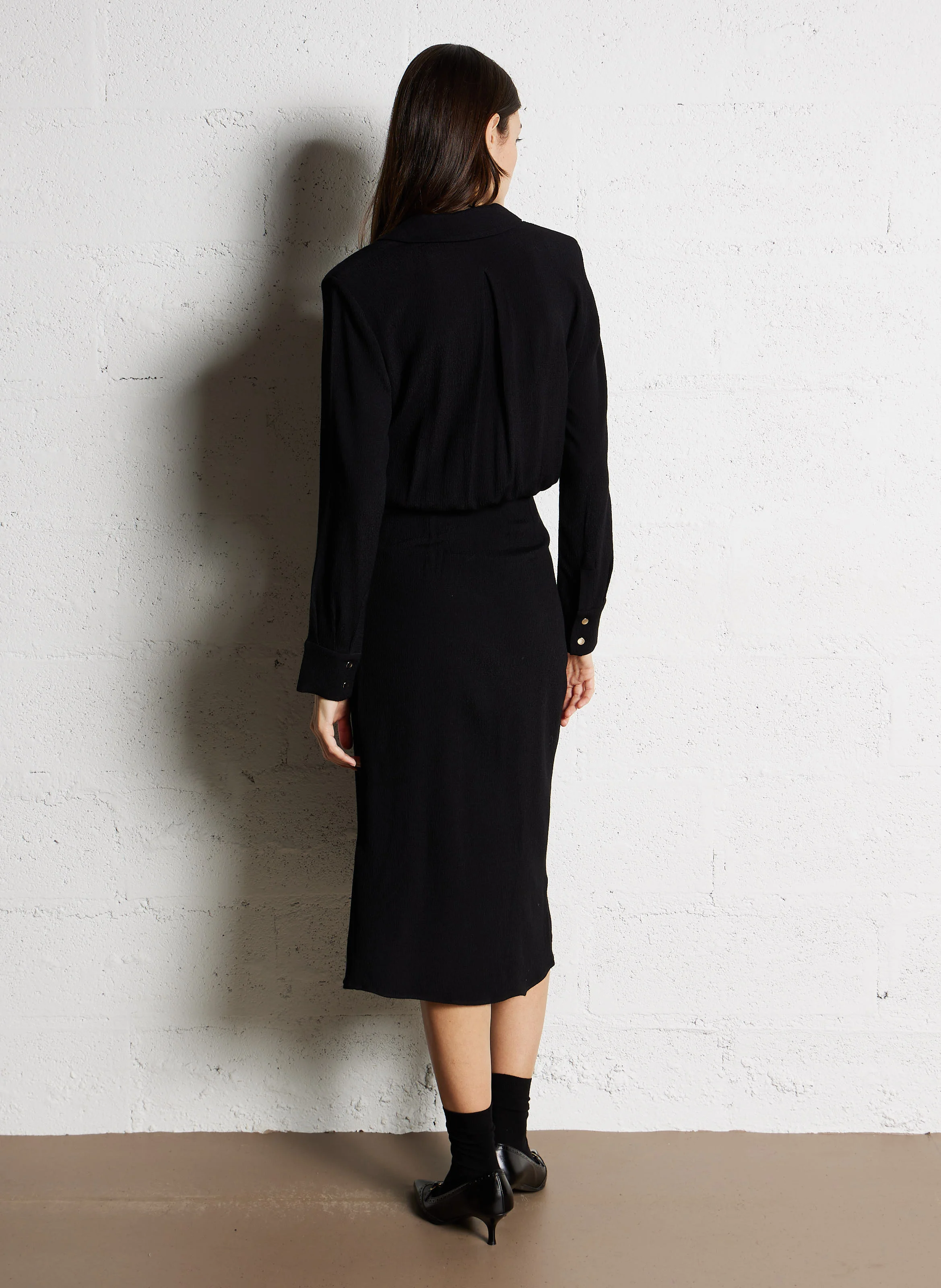 URIA - Robe longue cintrée à col classique | Noir