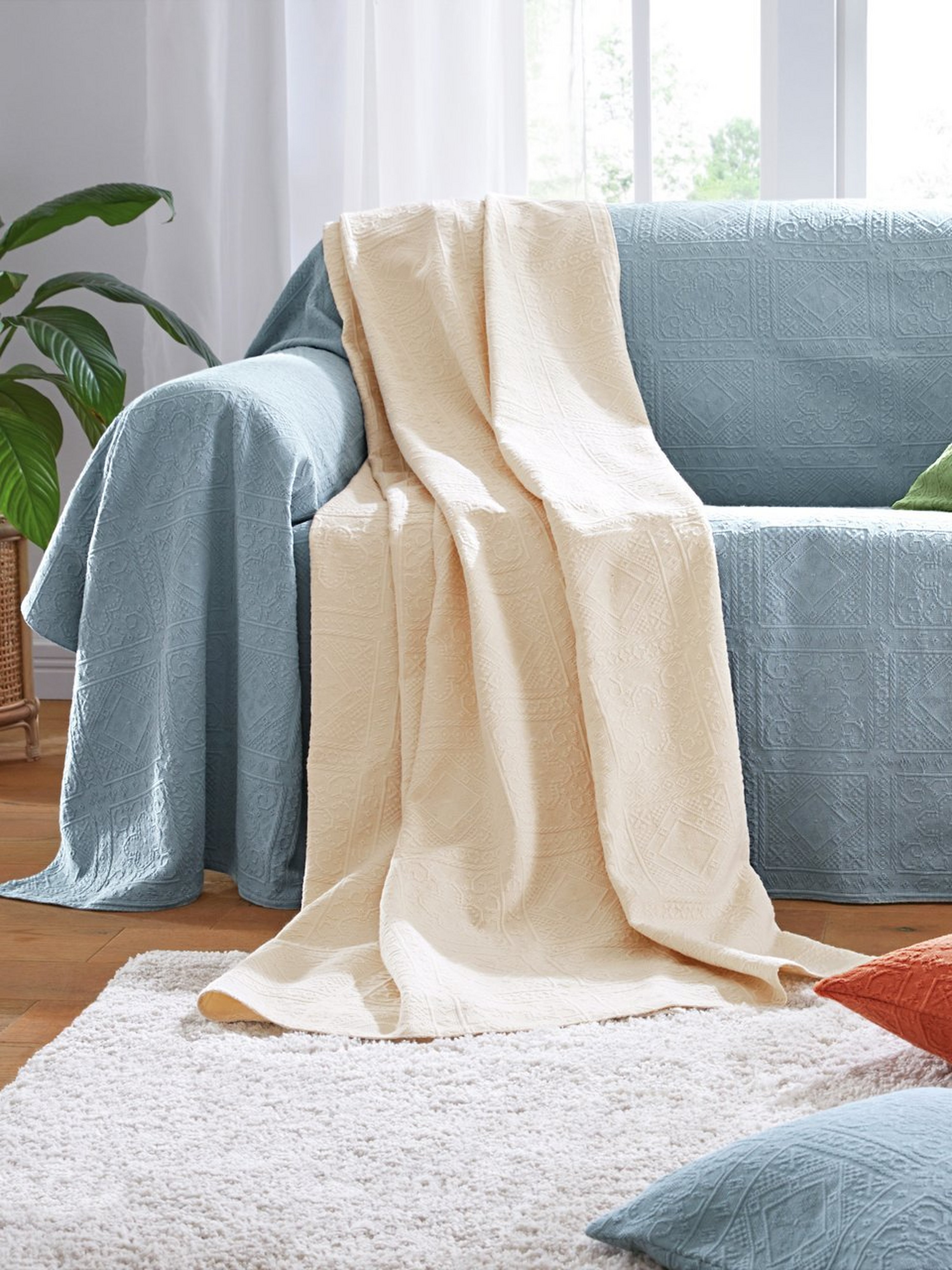 Überwurf für Couch und Bett ca. 250x270cm