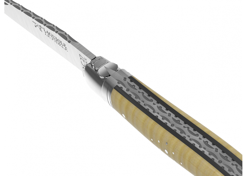 Couteau Laguiole prestige avec un manche en érable onde et mitres en acier inoxydable