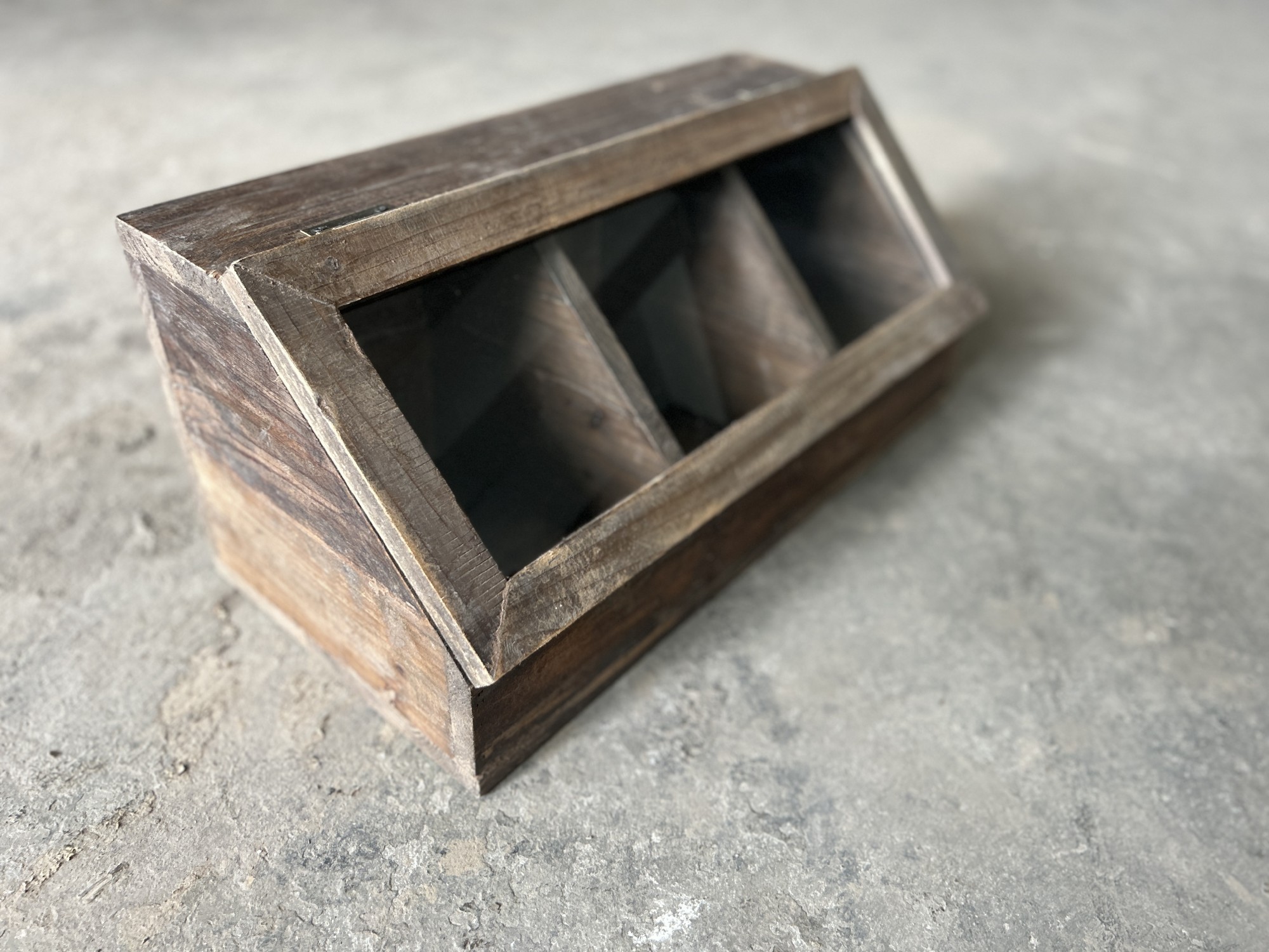 Schaukasten mit 3 Fächern, aus recyceltem Holz, B 51,5 cm, L 25,5 cm, H 24,5 cm von fischer's lagerhaus