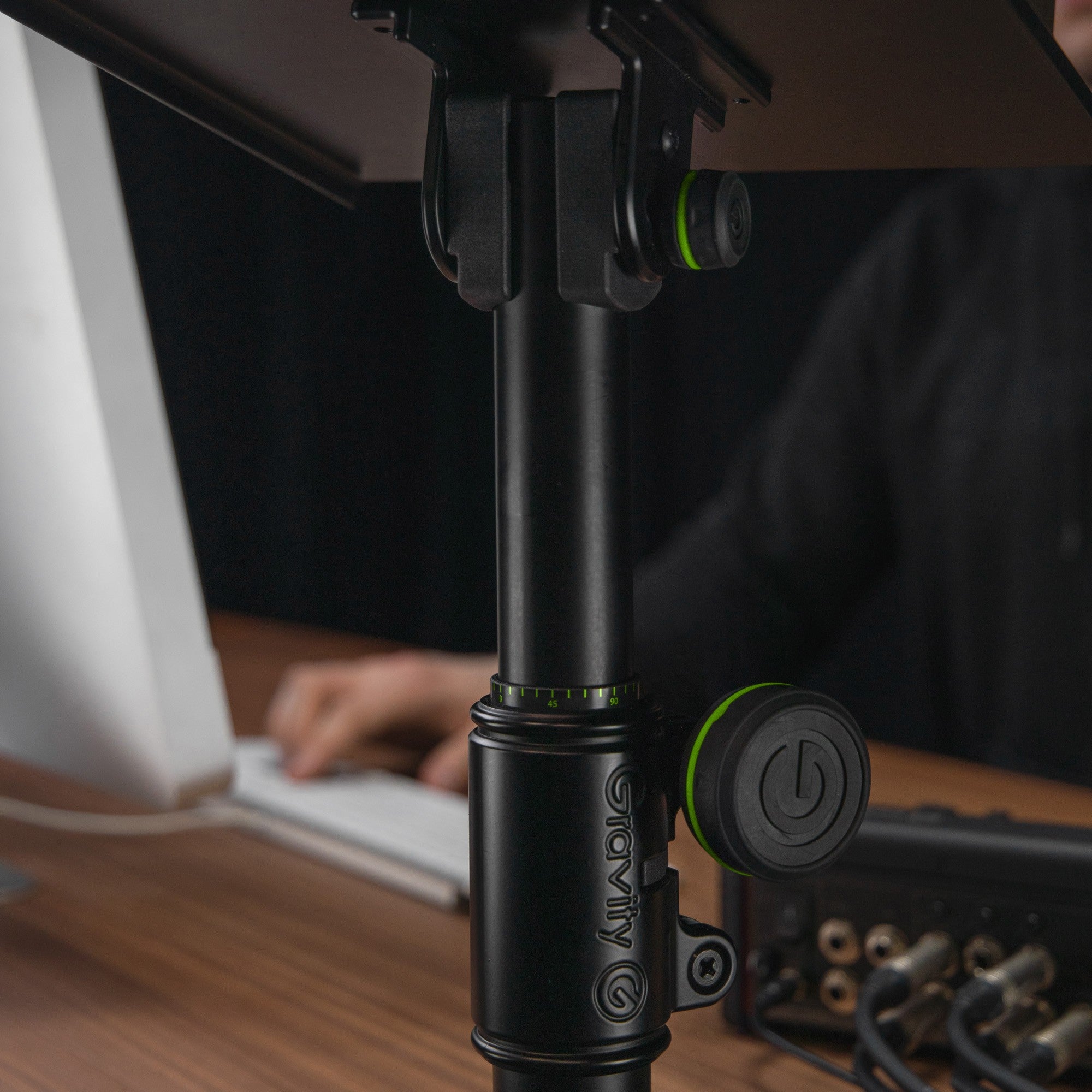 Gravity SP 3102 studiomonitor standaard