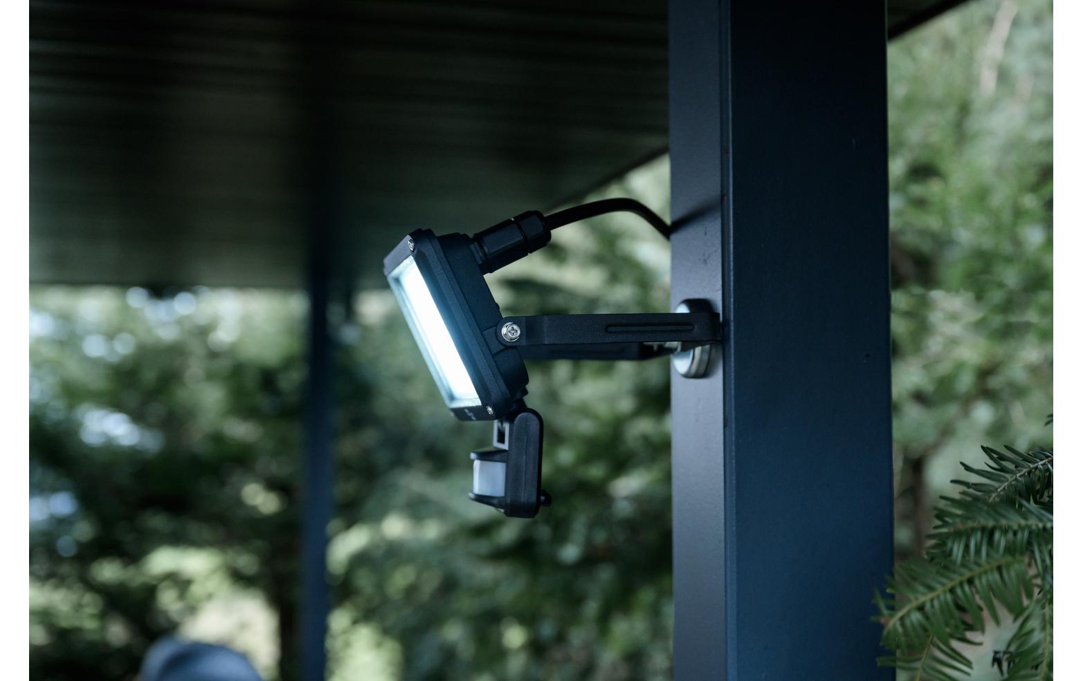 Scheinwerfer LED JARO 3060 P 20 WLED Strahler mit Bewegungsmelder