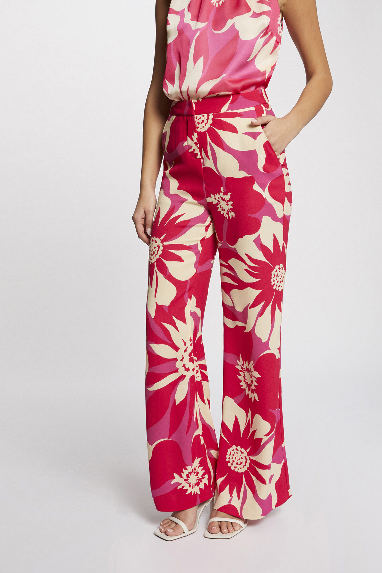 Calça pantalona com estampa floral - Estampa branca