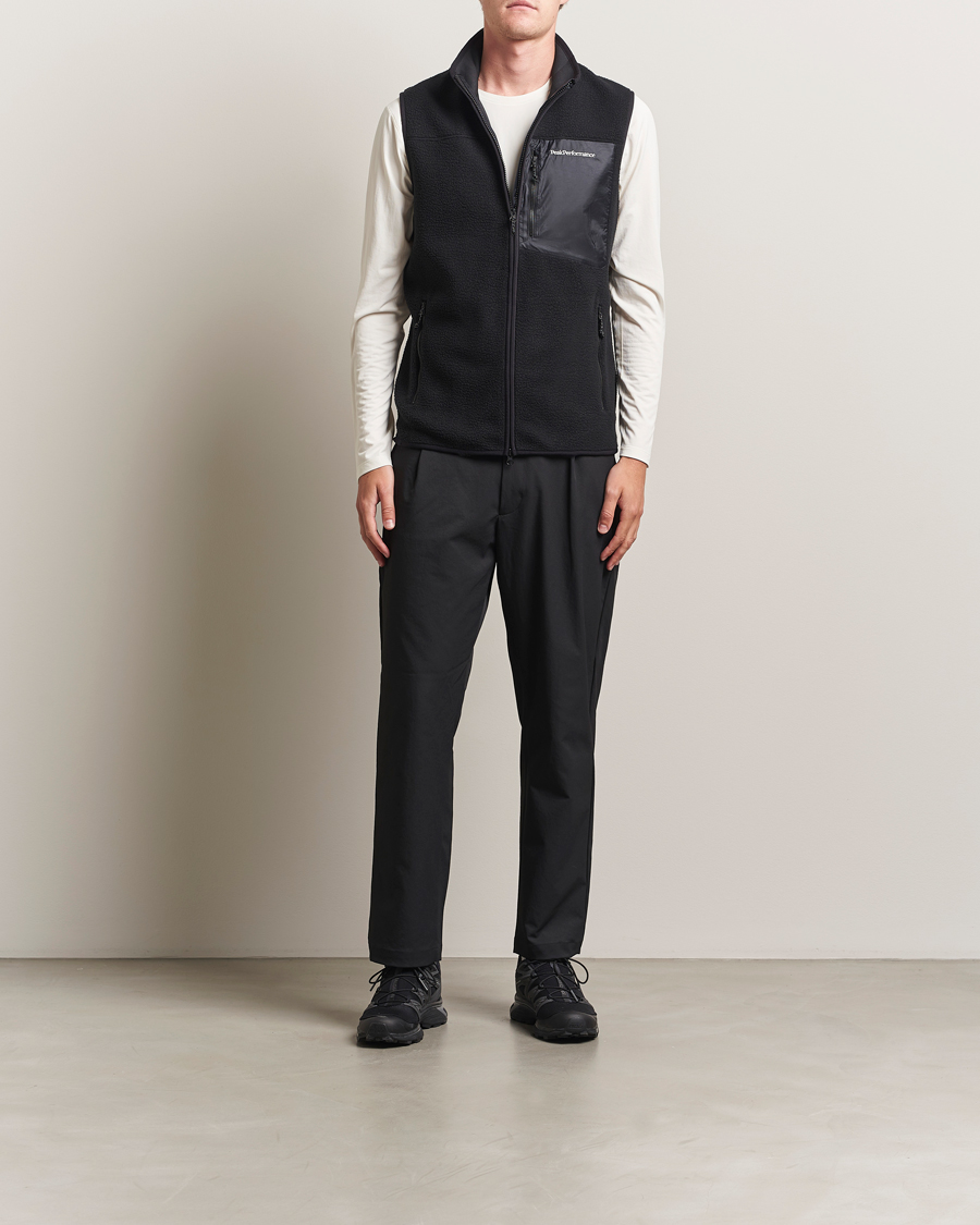 Peak Performance Pile Vest Black