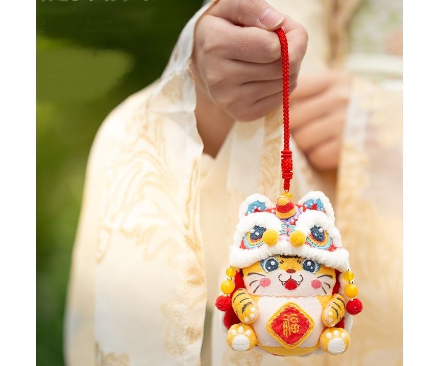 Embroidery Kingdom - DIY borduurpakket met tijgeramulet (verschillende ontwerpen)