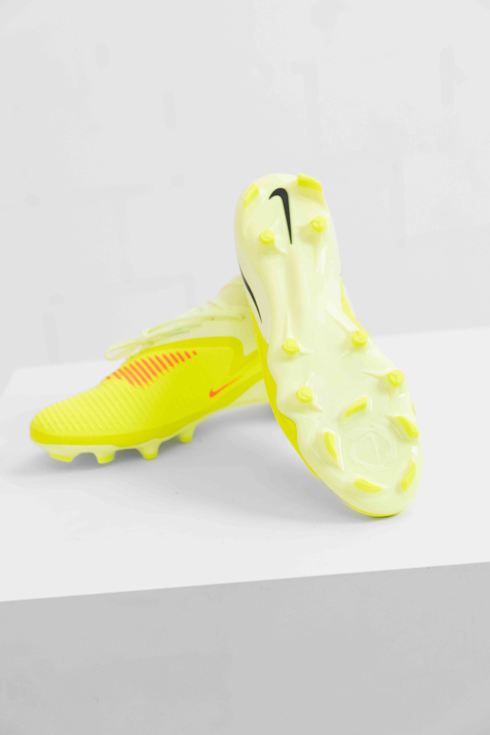 Nike Phantom 6 High Academy FG/MG Voetbalschoenen Senior Geel