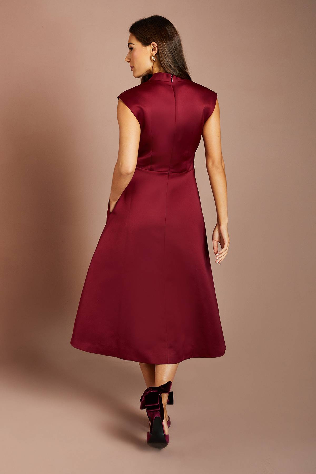 Coast Robe Midi Sans Manches À Col V Avec Détail Cache-cœur