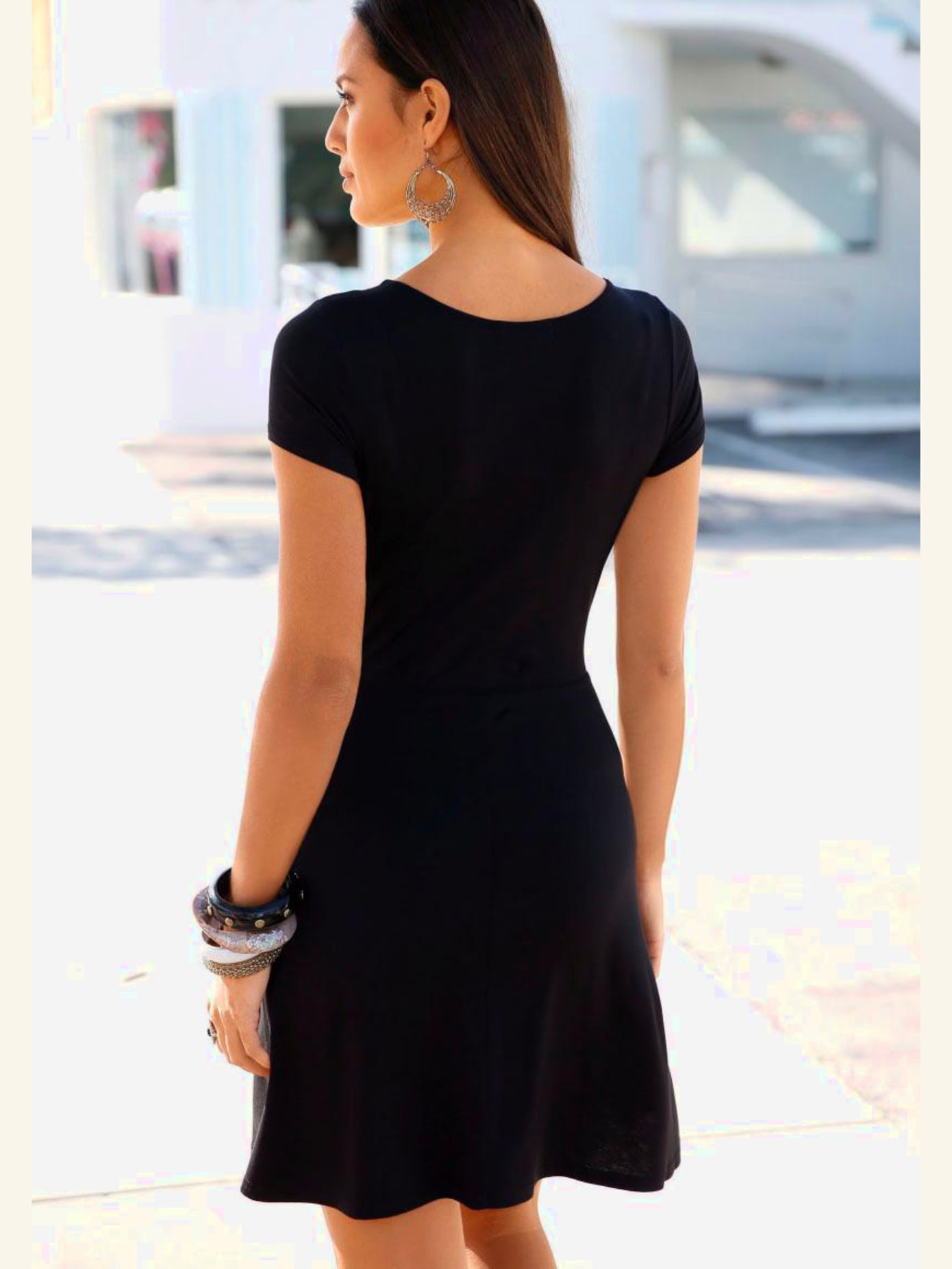 Robe d'été lacets tendance à l'encolure