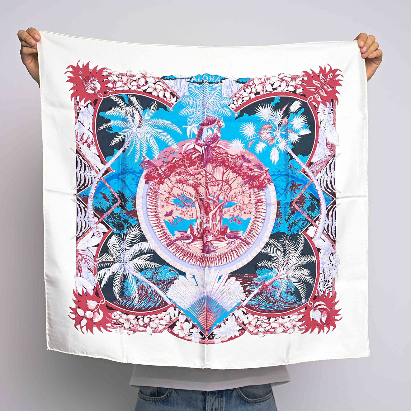 Hermès Carré de Soie Aloha blanc - Neuf sans étiquette - 65x65 cm