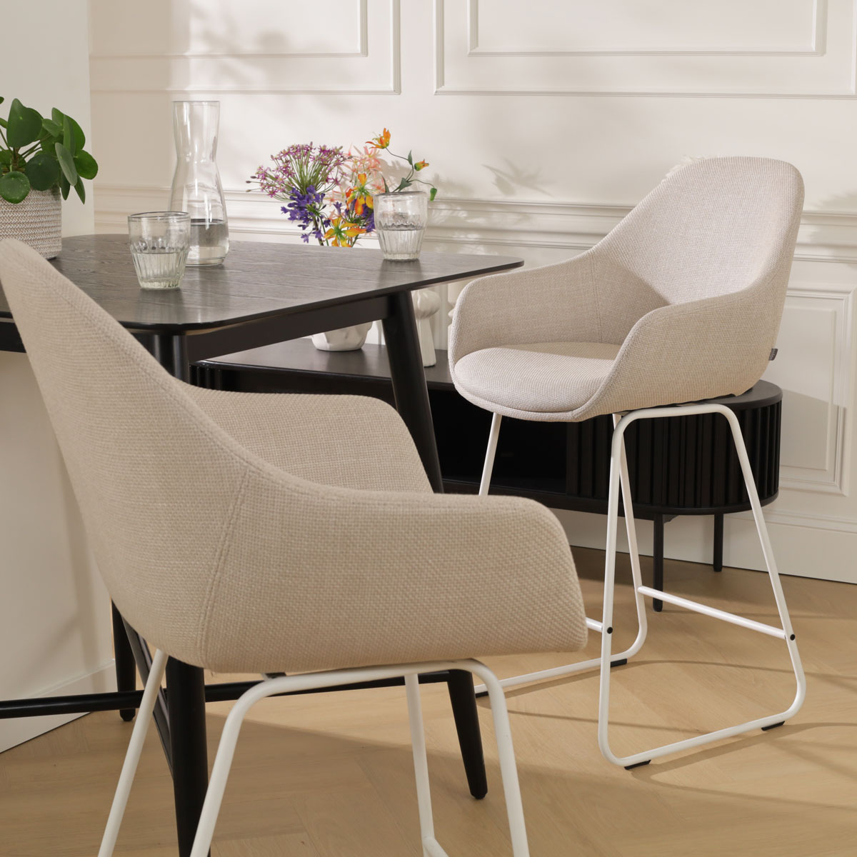 Nino-Mae barkruk beige - wit onderstel - 65 cm