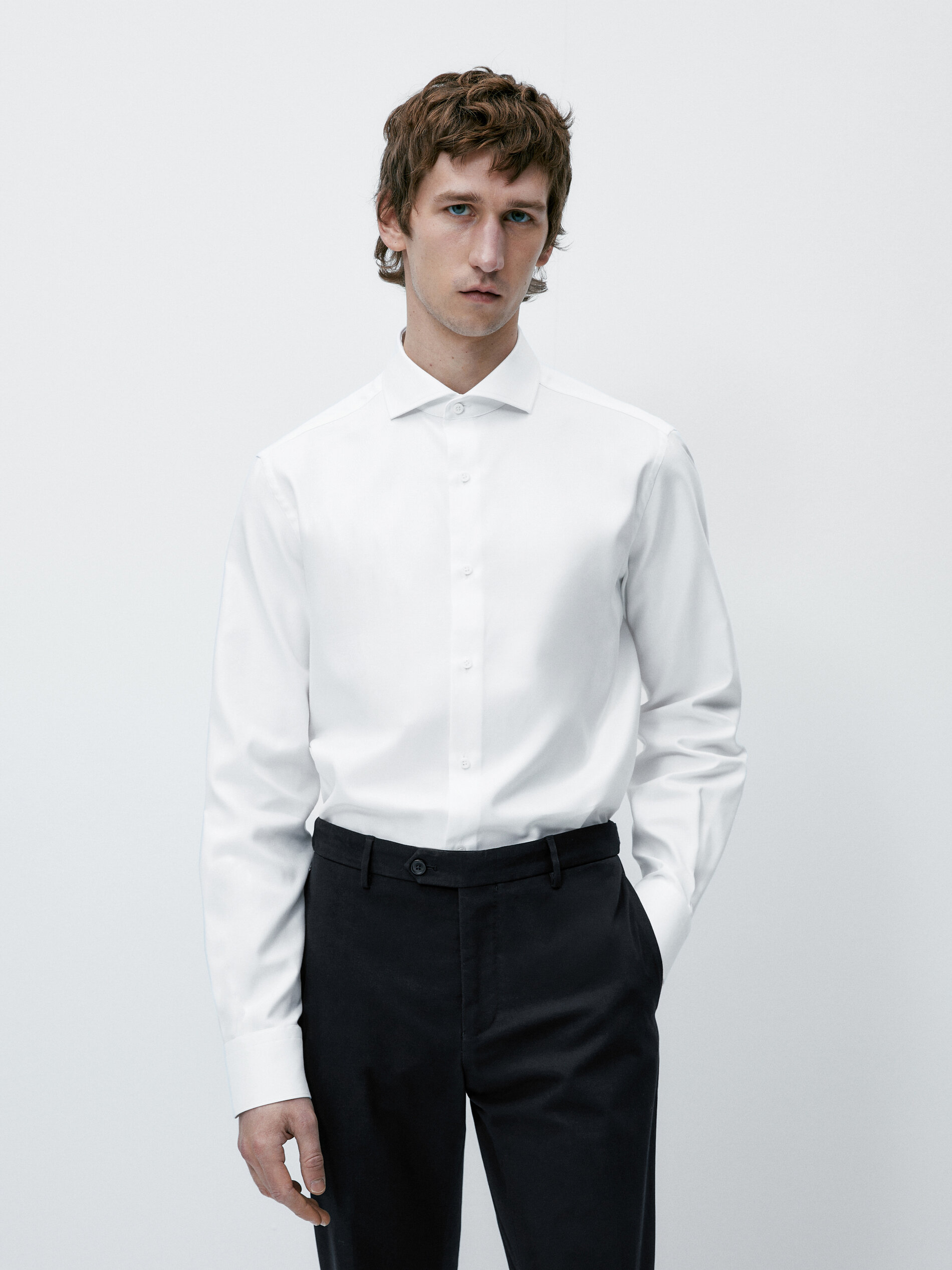 Camisa estruturada slim fit de fácil passar - BRANCA