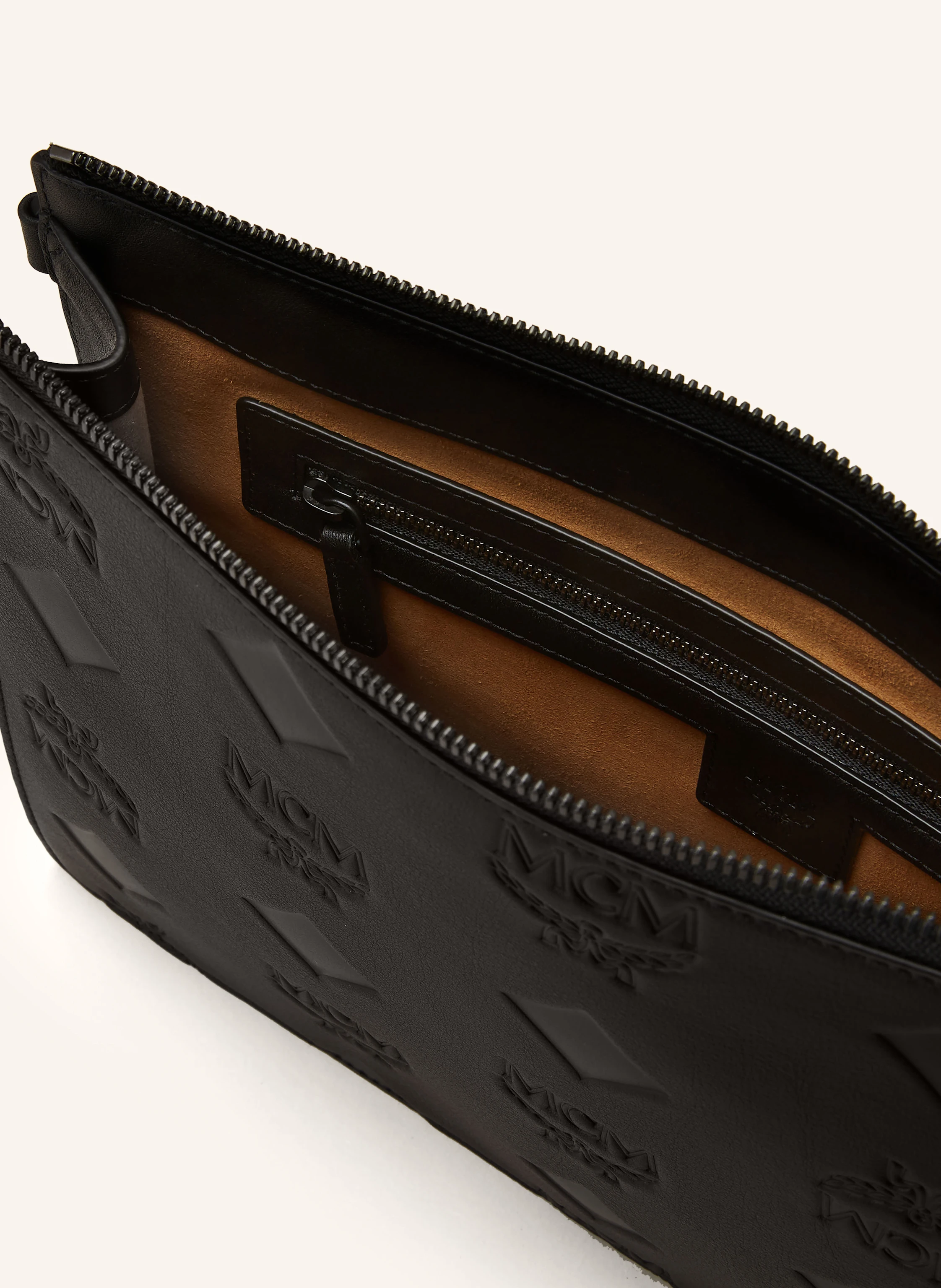 MCM Pouch AREN MEDIUM