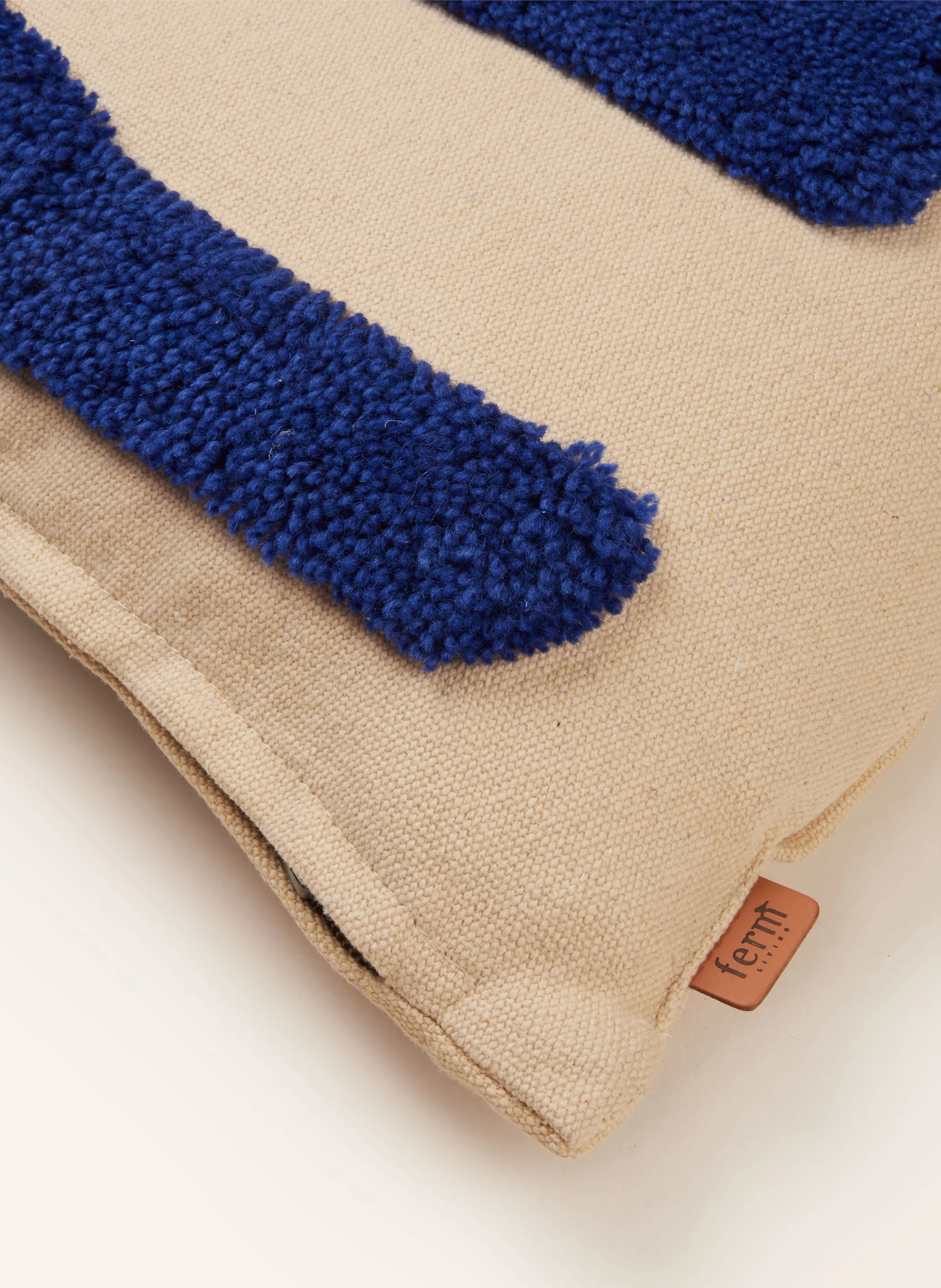 Ferm LIVING Dekokissen LAY mit Daunenfüllung