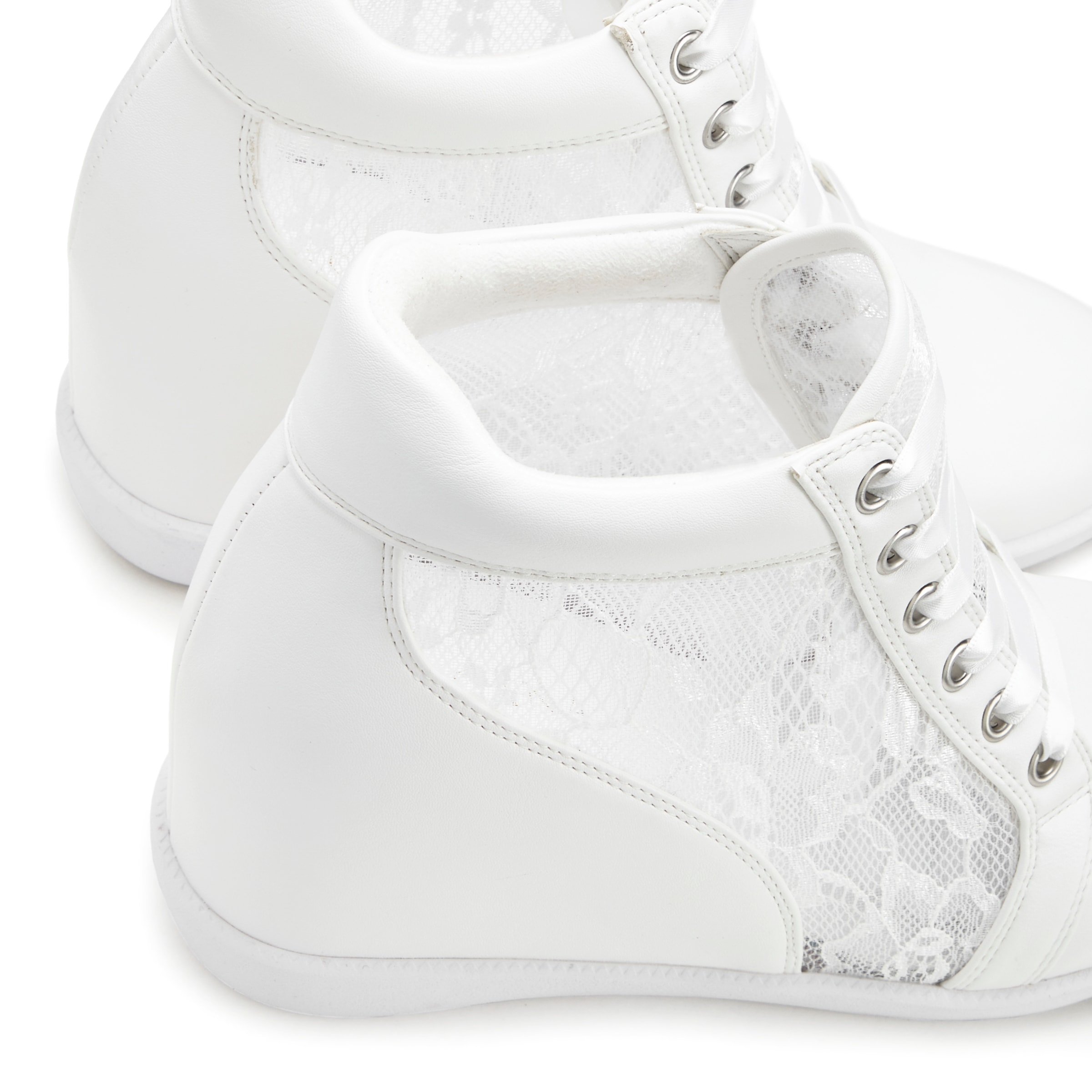 LASCANA Stiefelette »Freizeitschuh, Halbschuh, Keilstiefelette, Sneaker«  Freizeitschuh, Halbschuh mit innenliegendem Keilabsatz, Spitzendetails