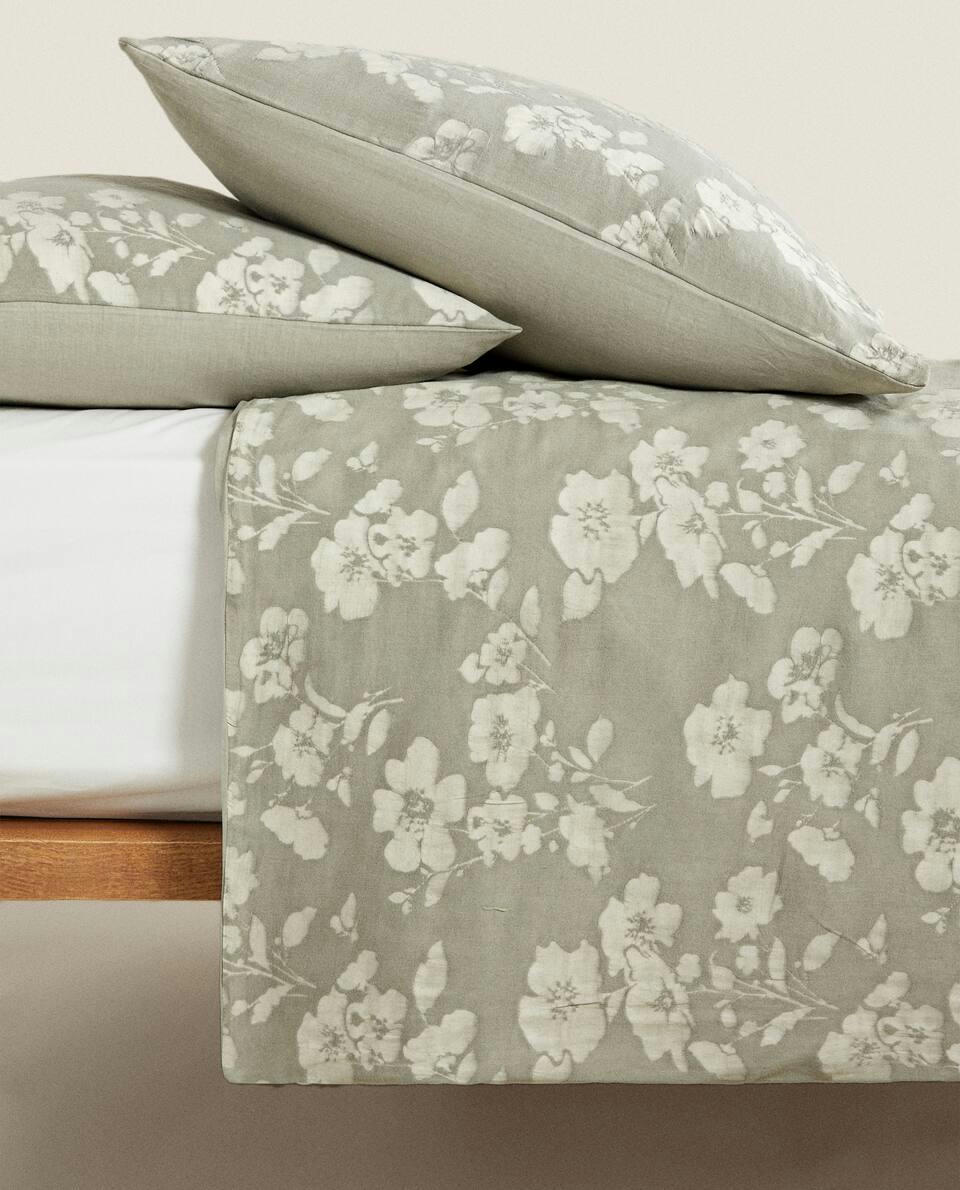 CAPA DE EDREDOM FLORAL EM JACQUARD