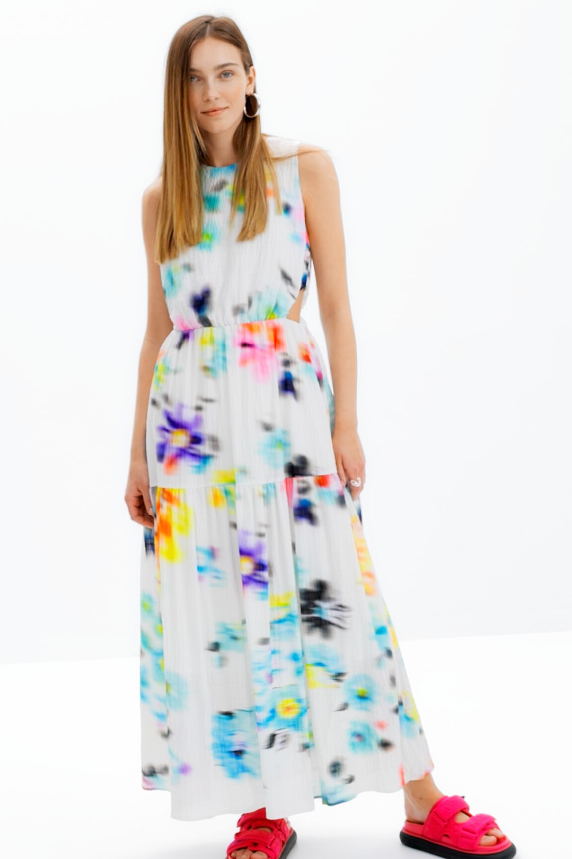 Robe longue découpes floue