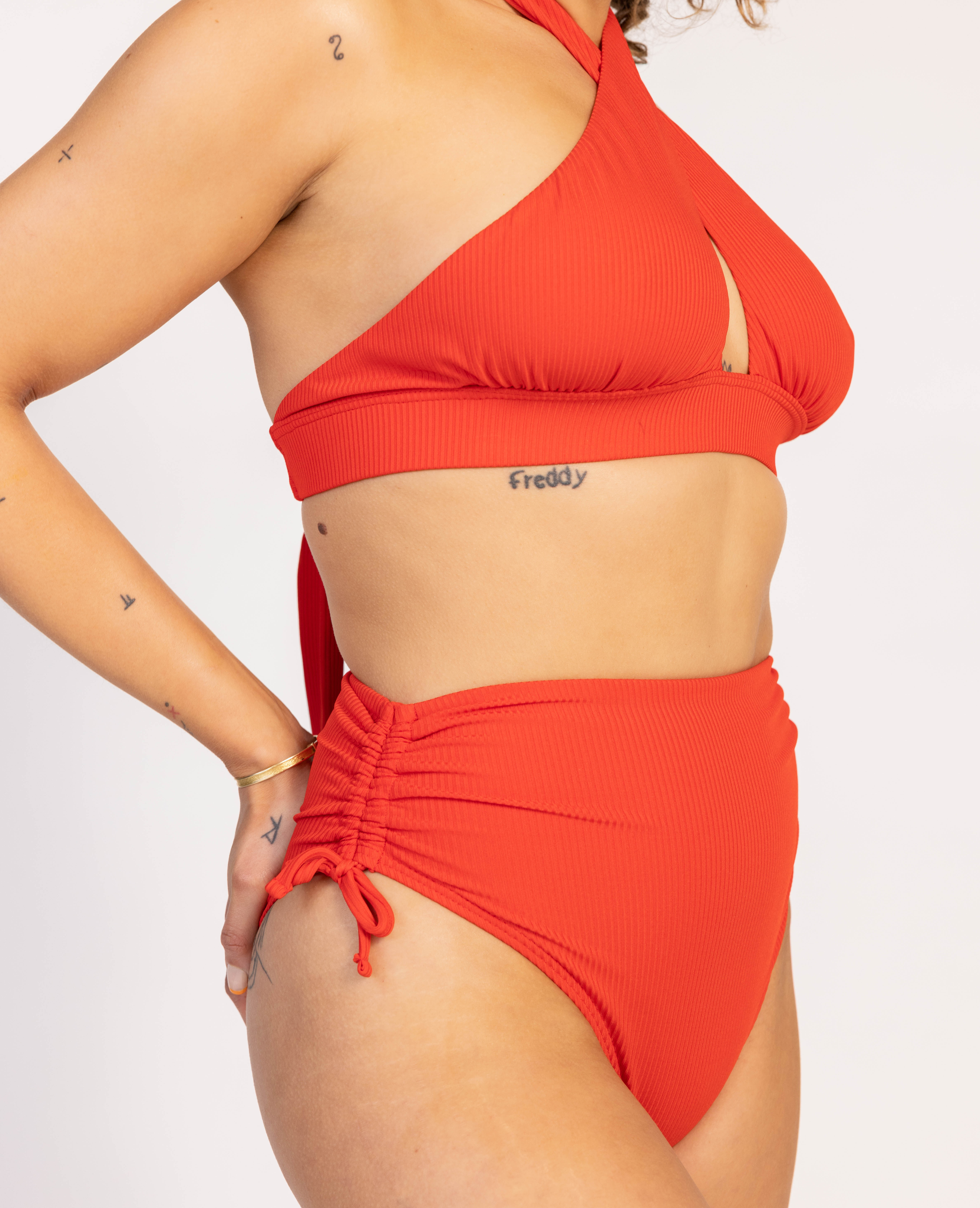 Bas de maillot culotte haute avec fronces et nouettes - Rouge