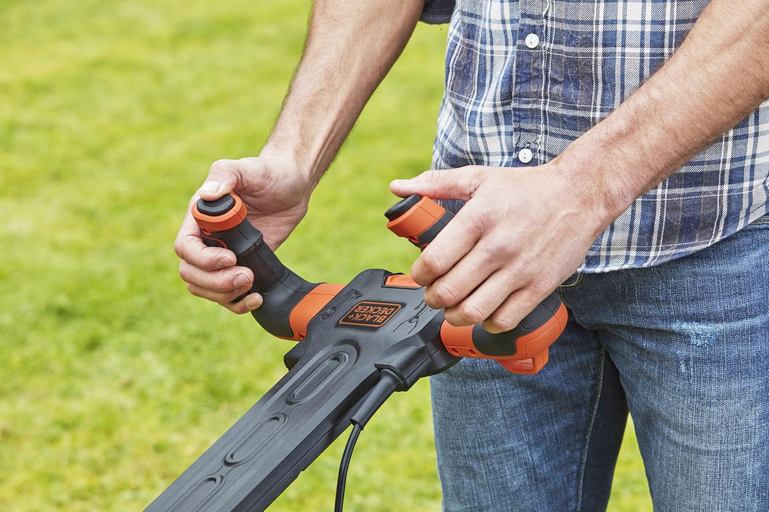 BLACK+DECKER Tondeuse Filaire 1600W, Tondeuse à Gazon Electrique 38 cm, 6 hauteurs réglables 20, 30, 40, 50, 60 et 70 mm, Tondeuse avec Poignée EASYSTEER 3 Positions, BEMW471ES-QS Orange