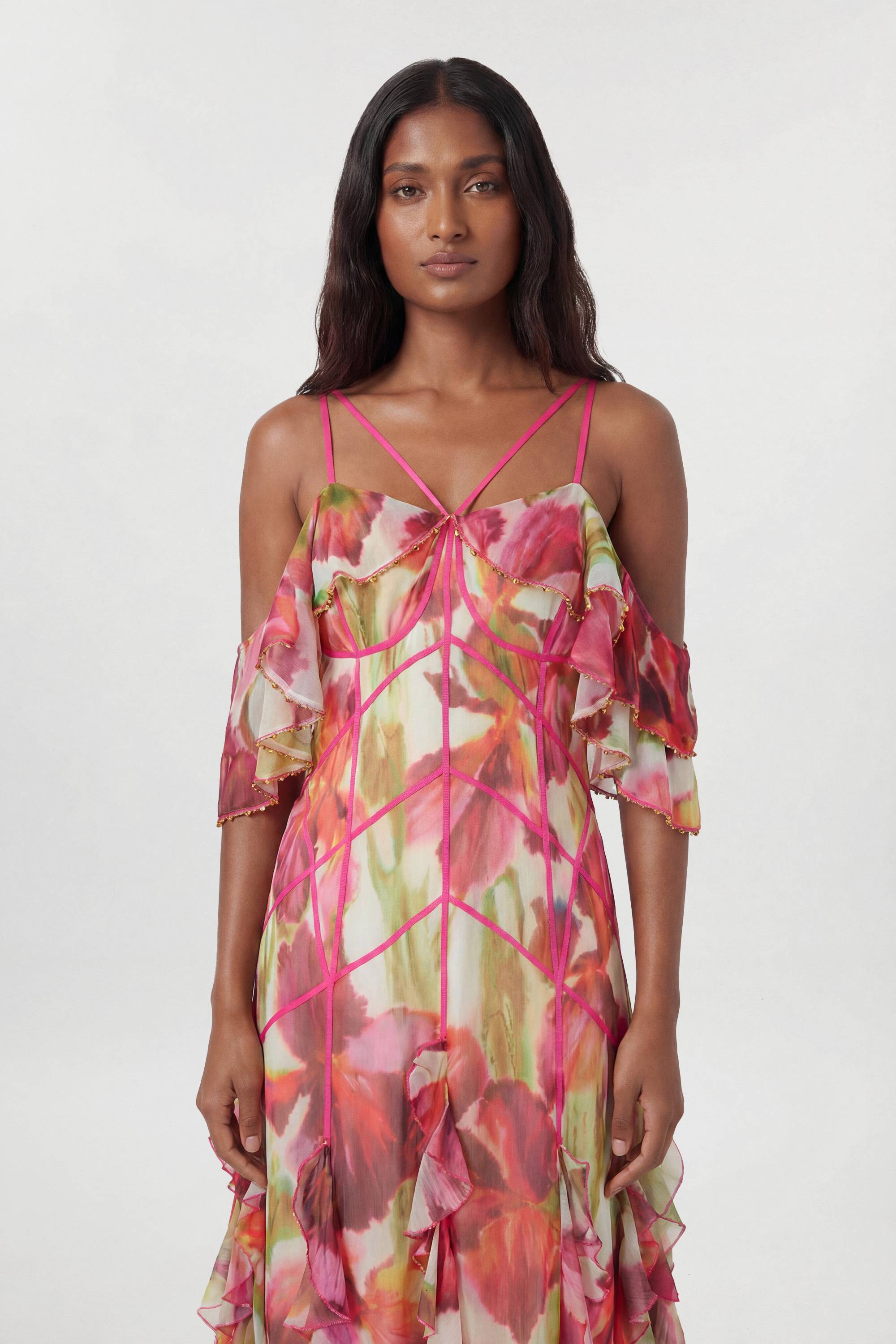 KarenMillen Robe Longue À Imprimé Floral Froissé Avec Épaules Dénudées Et Perles