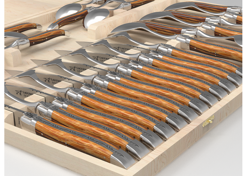 Service Laguiole de 24 pièces avec un manche en bois de serpent et mitres en acier inoxydable