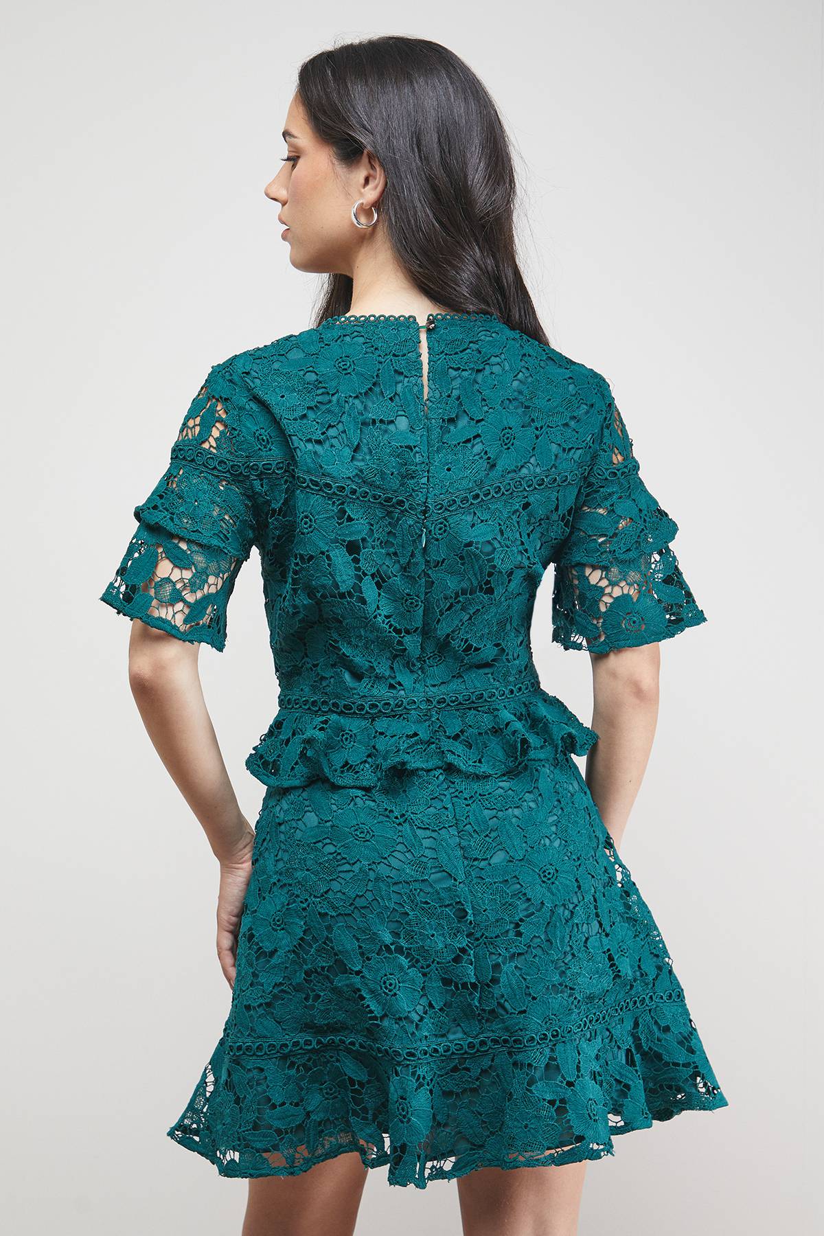 Oasis Robe Mini à Manches Volantées avec Détails de Dentelle