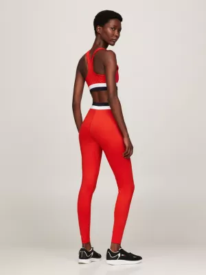 Calça legging esportiva de comprimento total e corte justo.