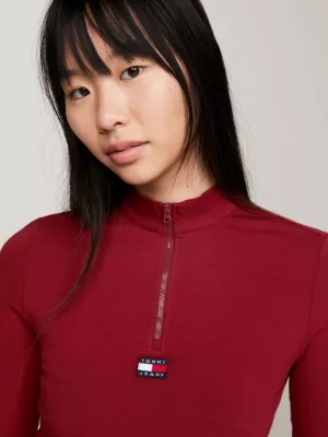 Blusa de gola alta com zíper e modelagem justa