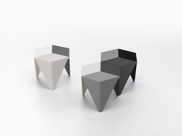 Vitra Prismatic bijzettafel donkergrijs