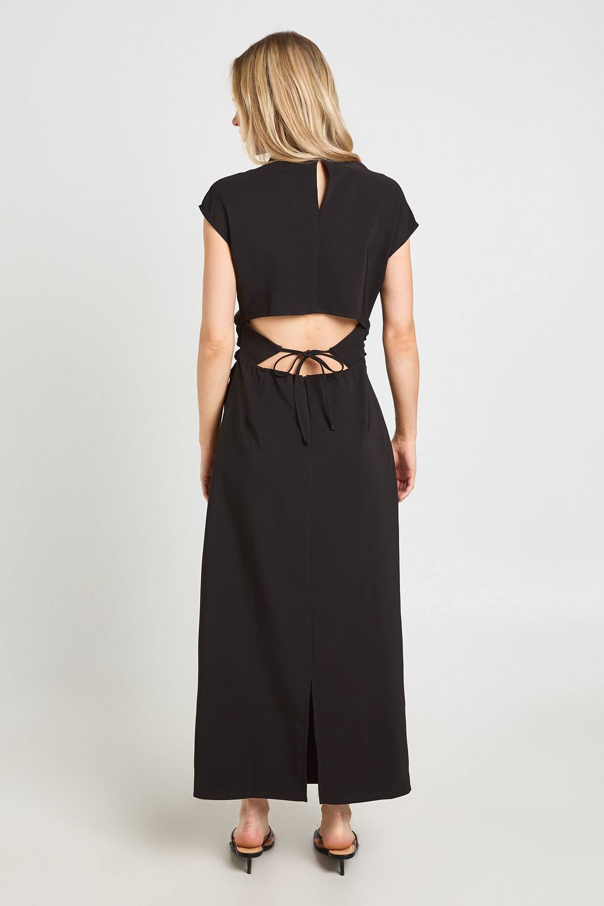 boohoo Robe Mi-longue Petite Taille Dos Ouvert Avec Taille Froncée