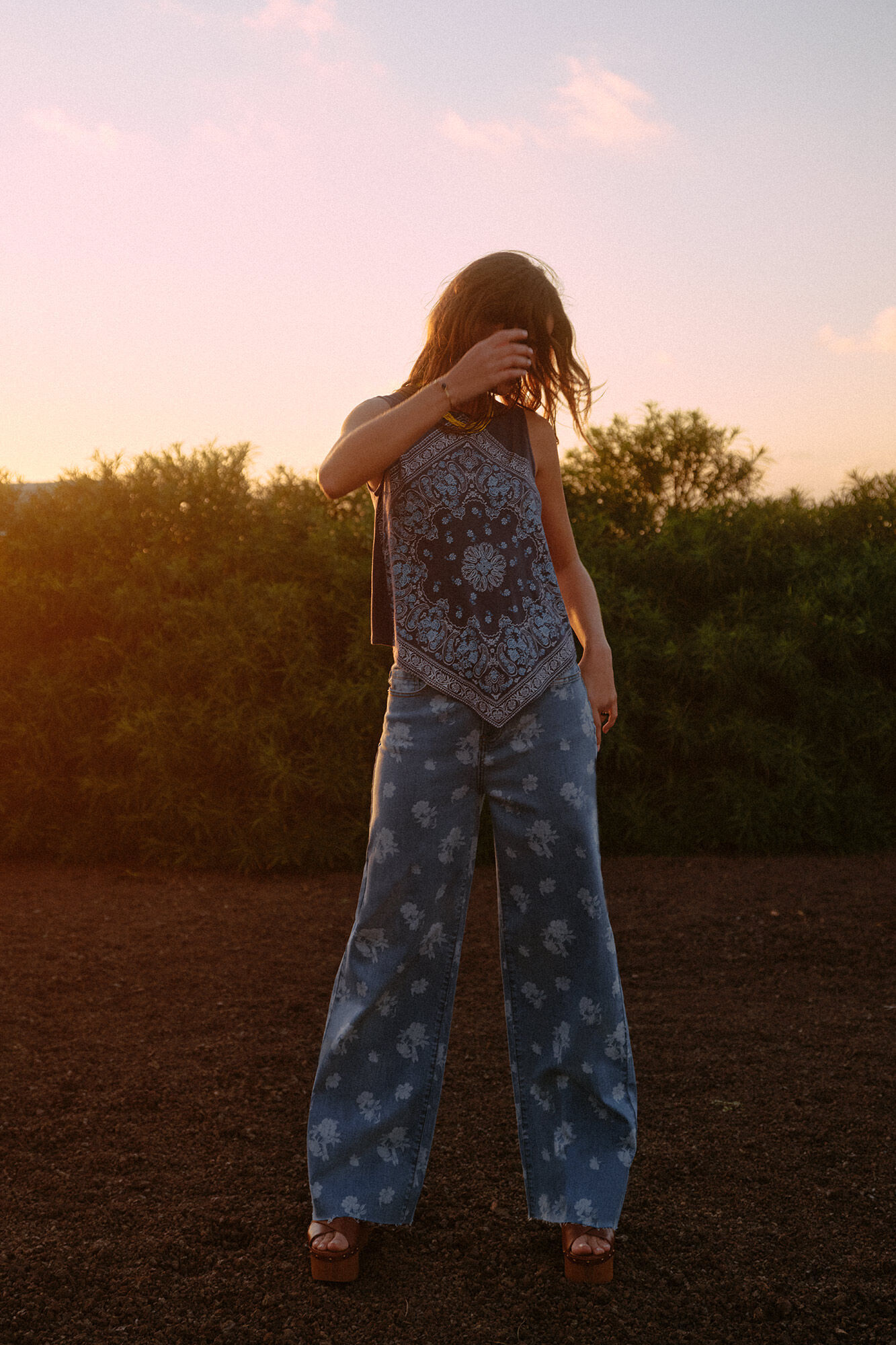 Blusa fluida com estampa - Estampa azul