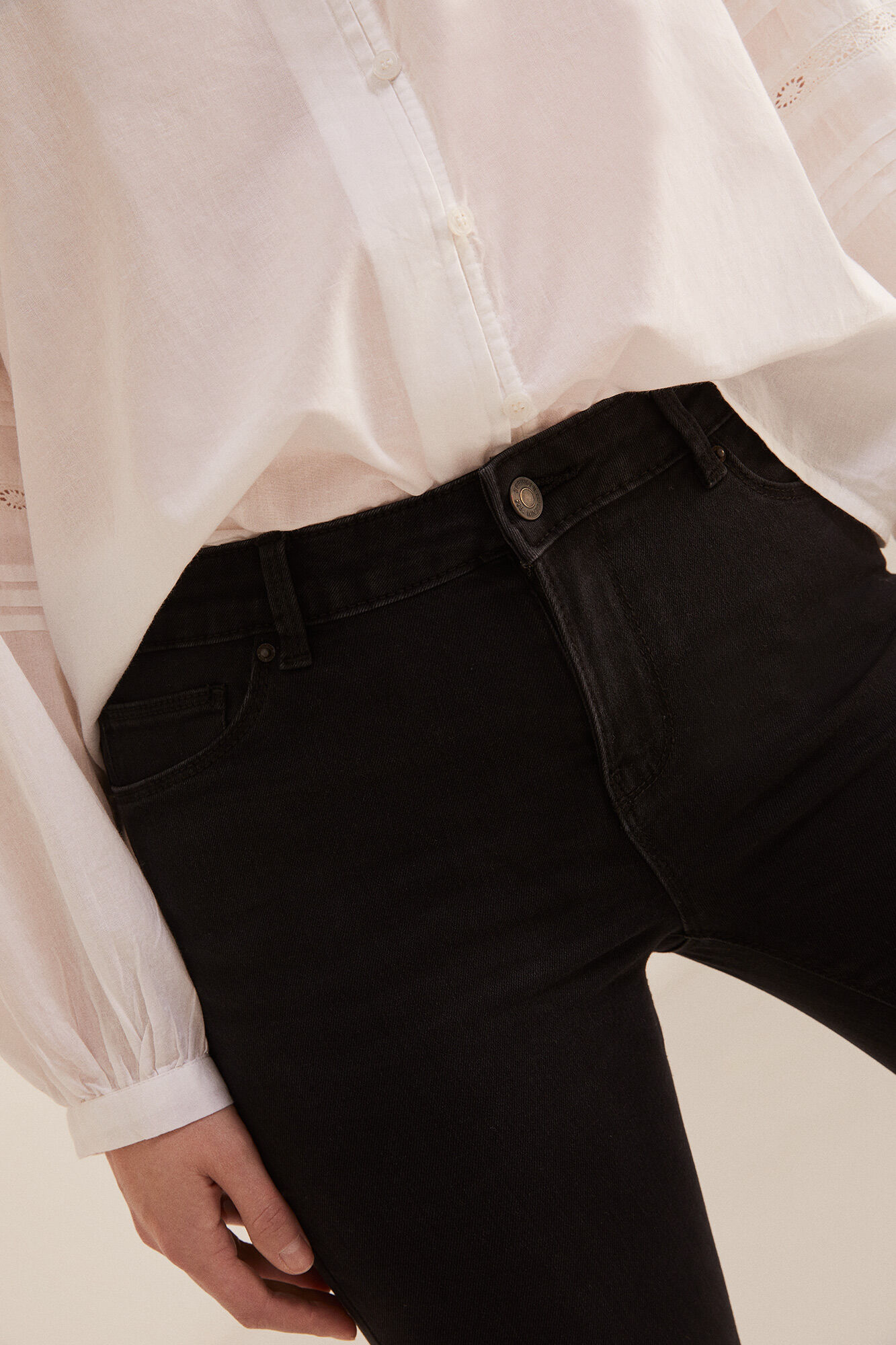 Calça jeans slim, lavagem sustentável
