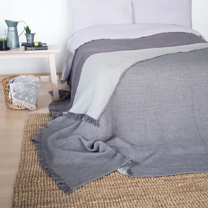 HANA - Cocoon Decke, 150 x 210 cm, hellgrau
