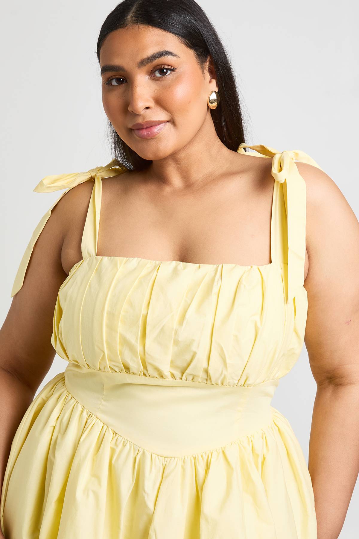 boohoo Robe Midi Grande Taille En Coton Avec Buste Froncé Et Liens À Nouer Aux Épaules