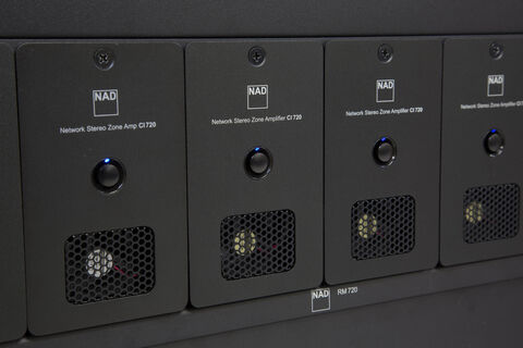 NAD CI720 v2 – 60 watt Bluesound-versterker voor inbouwsystemen