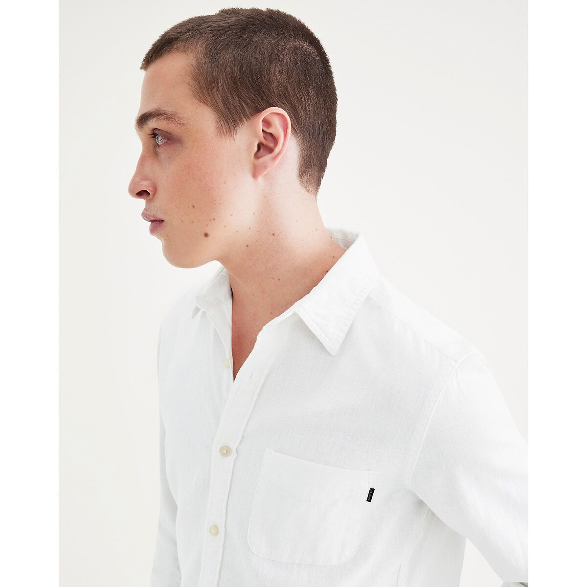 DOCKERS<br>Camisa slim em algodão e linho, com bolso no peito