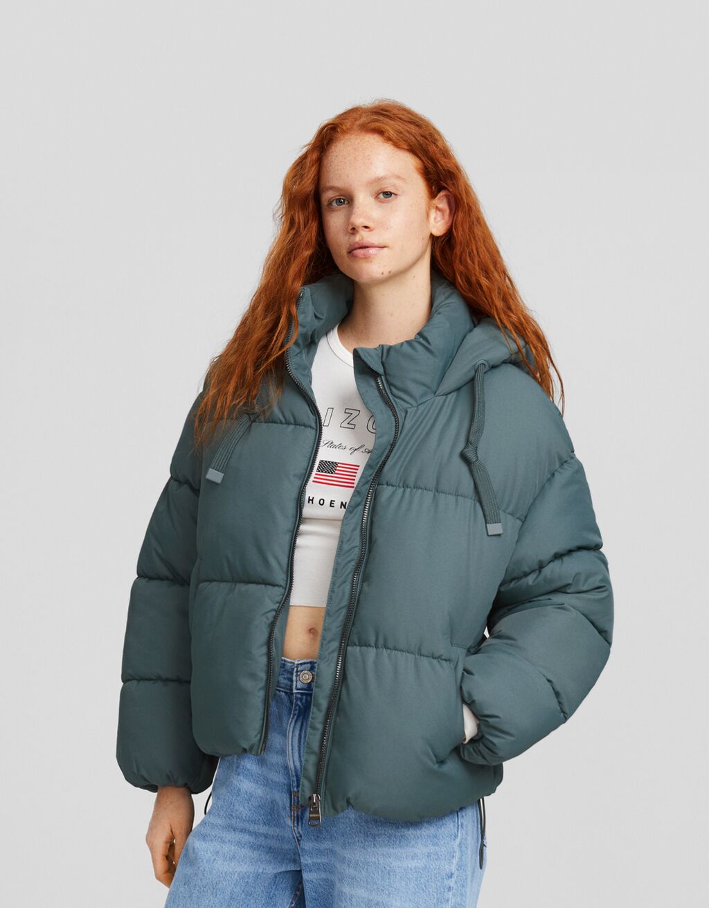 Jaqueta puffer oversized com capuz