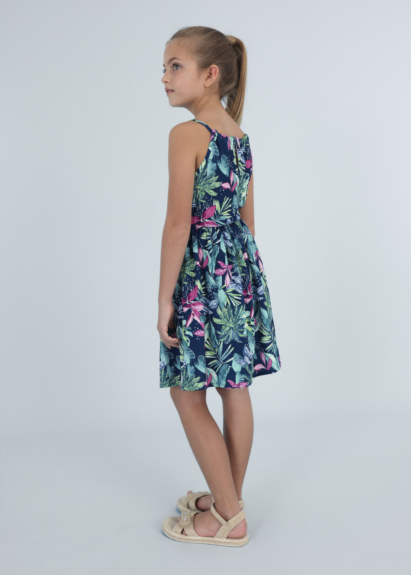 Vestido estampado com detalhe vazado para meninas